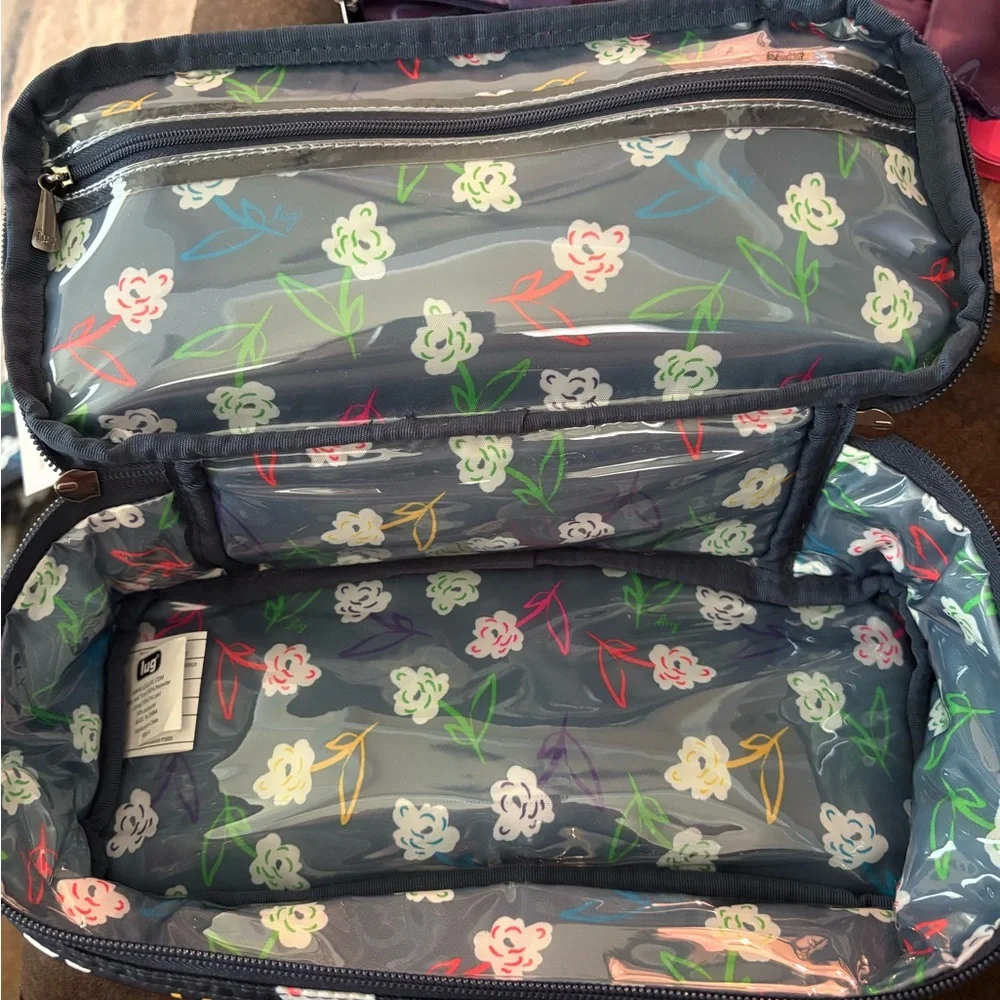 Lug Floral Quilted Toiletries Bag - Picture 9 of 11